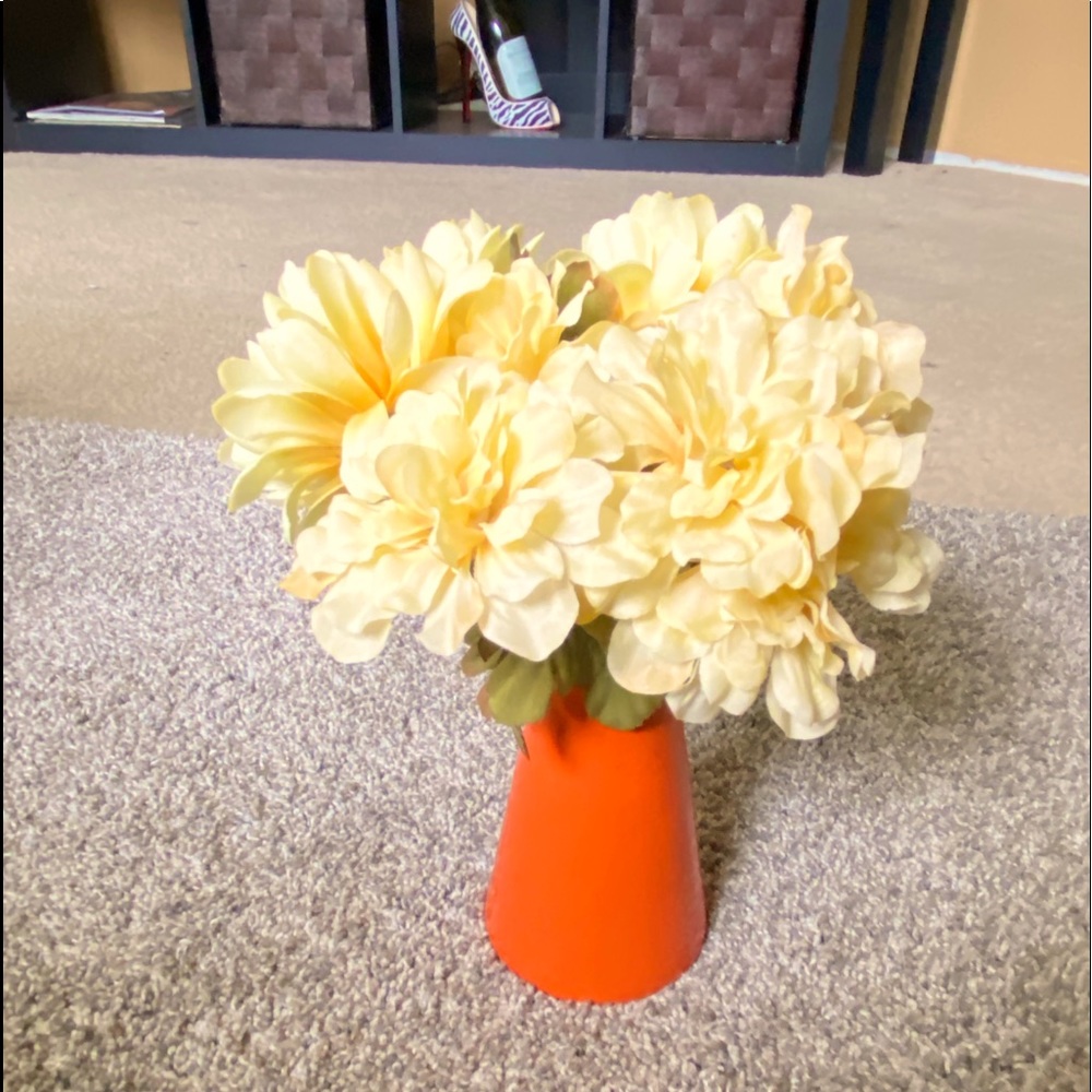 Vase w/Flowers